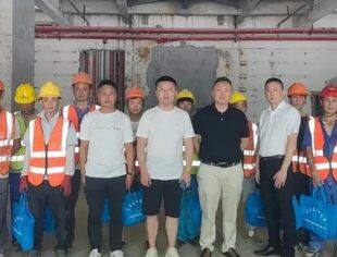 【商会动态】夏日炎炎送清凉 高温慰问沁人心