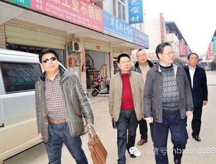 绿色出行，深入走访  ---- 会长沈京喜乘坐轻轨走访会员