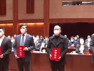 【商会通讯】内蒙古自治区党委副书记、自治区主席王莉霞主持召开民营企业家及民间商会负责人座谈会 山东省内蒙古商会会长韩振涛受邀参加