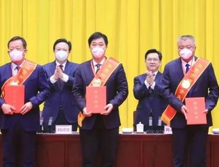 【会长动态】商会常务会长单位万达集团荣获“东营市纳税突出贡献企业”称号,常务会长尚吉永荣获“东营市领军企业家”称号