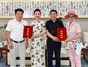 要闻|著名女高音歌唱家胡晓晴 军旅歌唱家陶红被聘为北京沧州企业商会文化艺术专委会顾问