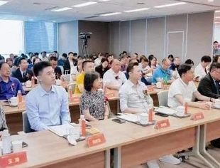 北京沈阳企业商会会长佟大威先生参加盈科商协会法律服务中心成立仪式