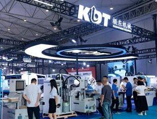 林丰公司携手弘亚数控KDT亮相第24届成都国际家具工业展览会