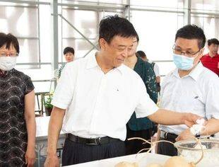 河北省数字经济联合会吴显国会长一行到石家庄第一中学调研
