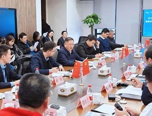 北京市委统战部副部长、市工商联党组书记严卫群一行到商会考察调研