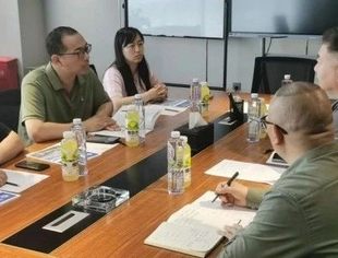 商会常务副会长兼秘书长董明德赴武汉市硚口区专精特新企业商会调研交流