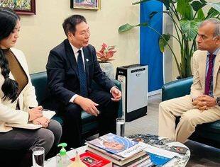 商会一行拜访联合国驻华协调员常启德