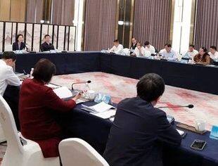 全国工商联在重庆召开西部部分省区市“万企兴万村”行动座谈会