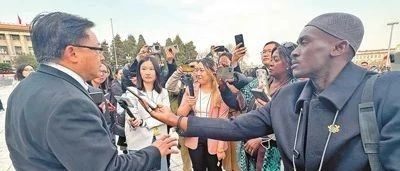 “中国全国两会向世界传递出信心与力量”（两会·读懂中国）