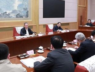 李强主持召开经济形势专家和企业家座谈会