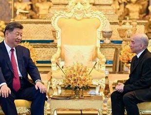 时政要闻丨习近平会见柬埔寨国王西哈莫尼