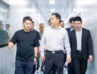会员风采丨湖北省市场监督管理局党组成员、副局长邓仲林带队莅临商会常务会长单位运鸿集团参观调研