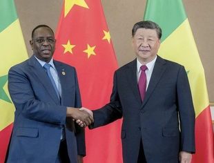 习近平会见塞内加尔总统萨勒