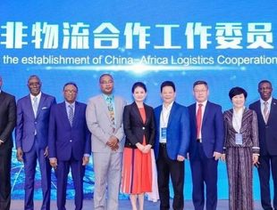 中非商会副会长、中非物流工委会执行会长吴国飞两会期间接受新华社记者采访，展望未来中非物流合作新局面。