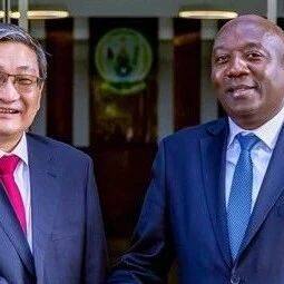 中国政府非洲事务特别代表刘豫锡访问卢旺达