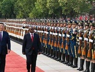 习近平同几内亚比绍总统恩巴洛会谈