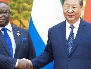 习近平会见塞拉利昂总统比奥