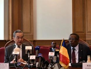 王毅同乍得外长库拉马拉会谈