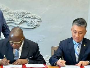 刚果共和国驻华大使馆与中非民间商会签署合作备忘录