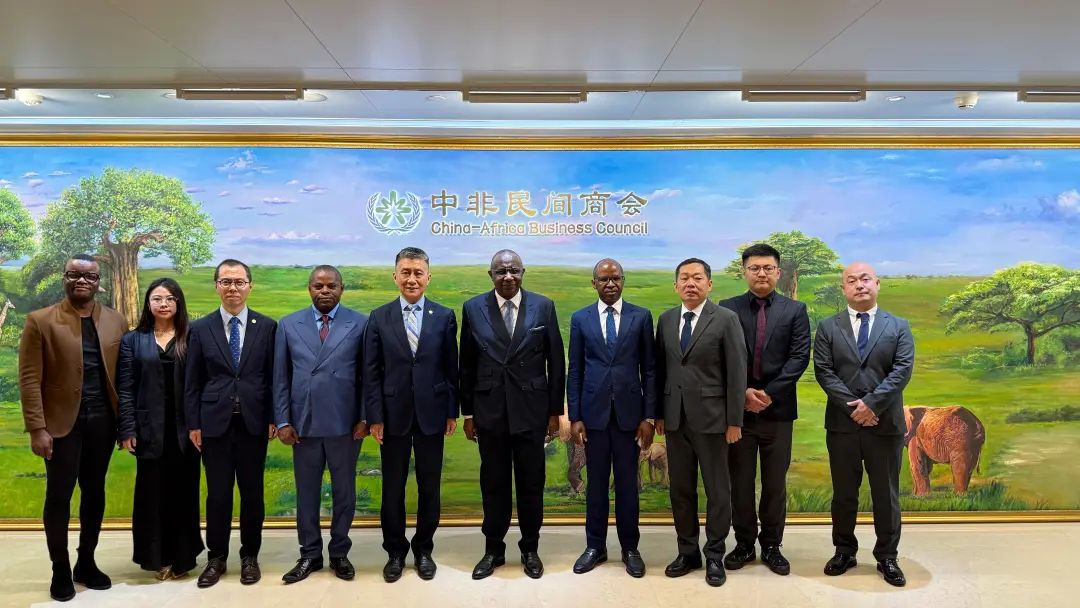 一群人站在一起

AI 生成的内容可能不正确。