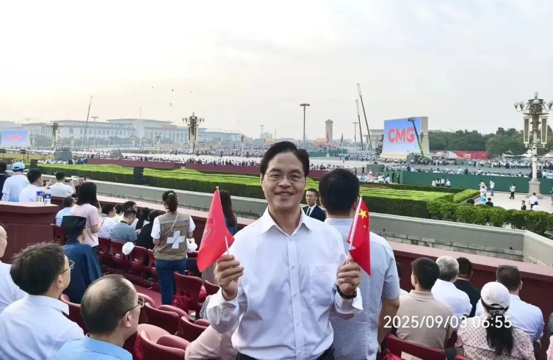 人们在看台上的人群

AI 生成的内容可能不正确。