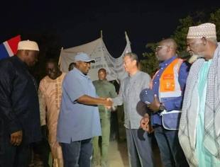 道路联通民生·合作赋能发展——驻冈比亚大使陪同巴罗总统出席LOT7道路项目奠基仪式