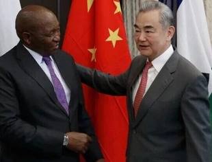 莱索托首相马特凯恩会见王毅