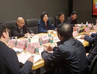 广西政协副主席、工商联主席磨长英一行到访商会