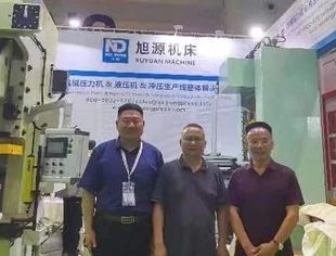 唐云光在重庆立嘉国际智能装备展览会进行走访调研