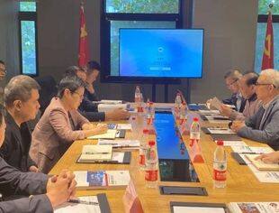 阜阳市领导一行莅临全联汽摩配商会考察交流并成功签订合作框架协议