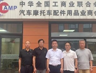 吉安市吉州区政协副主席、工商联主席刘龙春一行到访商会