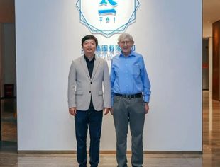 【会领导风采】联合国科学和技术促进发展委员会主席彼得·梅杰对话邓迪副会长：全球需要对AI等突破性技术进行更大范围的思考和讨论