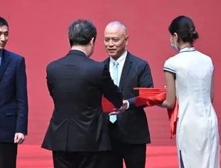 【会领导风采】景柱监事长荣获2023“情系河南 杰出豫商”奖项