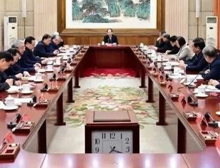 石泰峰受中共中央委托向党外人士通报中央经济工作会议精神