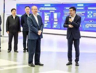尹力就推动首都金融高质量发展调研并召开金融工作座谈会