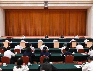 石泰峰受中共中央委托向党外人士通报中共二十届三中全会精神
