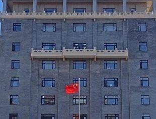 郑栅洁主持召开座谈会，民营企业家是座上宾