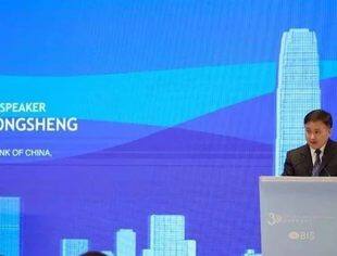 潘功胜：分析中国经济需注意两点