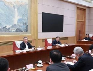 特殊形势下，李强主持召开经济形势专家和企业家座谈会