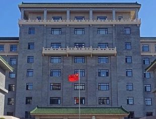 国家发展改革委主任郑栅洁主持召开座谈会 听取民营企业意见建议