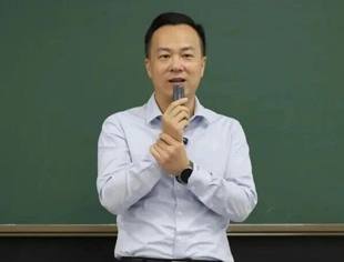 【理事风采】王剑飞寄语北航学弟学妹:找到属于自己的生态位,成就精彩独特的人生!