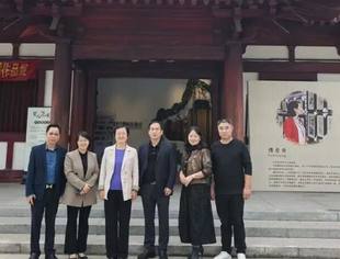 水北商会会长敖志良一行探访非遗赣绣展