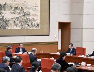 【时政要闻】李强主持召开国务院第三次全体会议 讨论《政府工作报告》稿 对做好开年工作进行动员