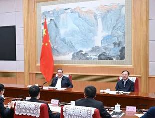 【时政要闻】李强主持召开经济形势专家和企业家座谈会