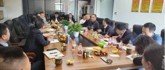 西昌市人大常委会副主任黄建群一行调研州属商会营商环境