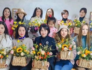 朵朵鲜花敬女神 共鸣共赢川商情