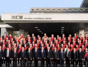 成都福州商会名誉会长陈献荣获“四川省优秀中国特色社会主义事业建设者”称号