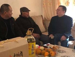 信促会党支部赴江北区铁山坪街道开展“新春送温暖”活动