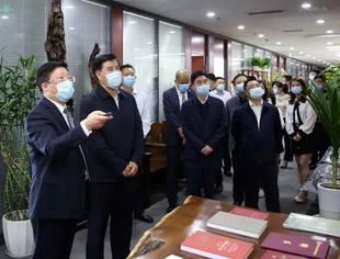 四川省委常委、政法委书记邓勇莅临商会副会长单位惠诚（成都）律师事务所调研指导工作