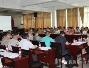 都江堰市安龙镇召开打造“万亩赏花基地”座谈会